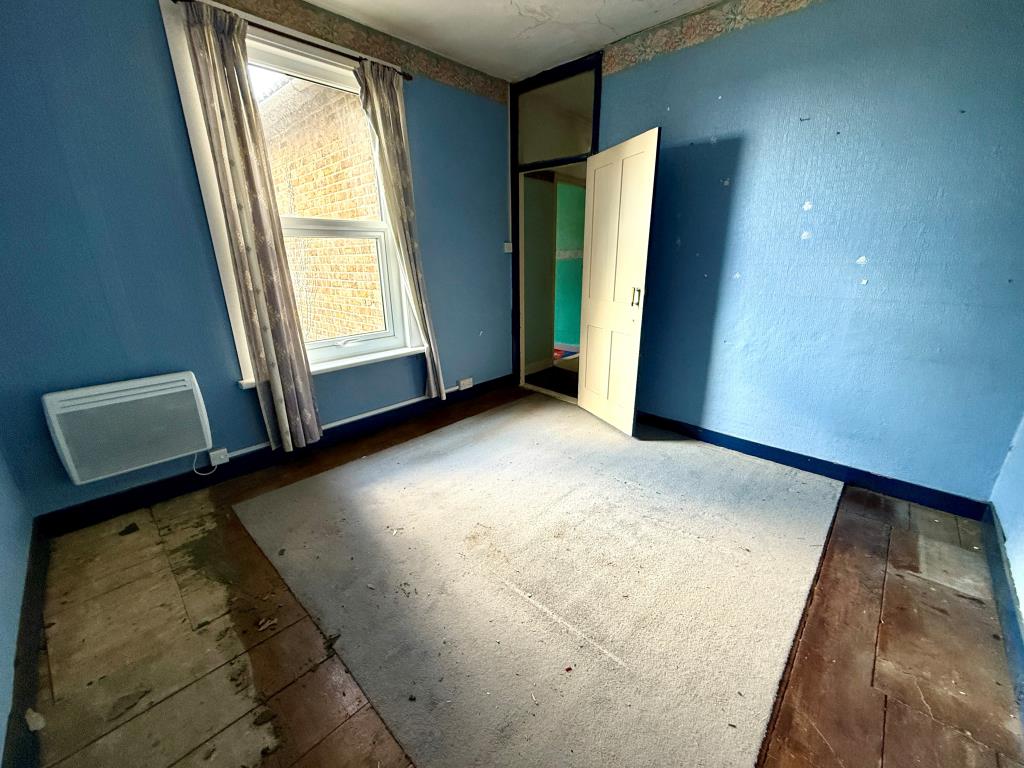 Lot: 87 - MID-TERRACE HOUSE FOR REFURBISHMENT - Bedroom two